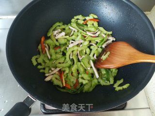 Stirred Bitter Gourd with Shredded Pork recipe
