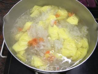 Tremella Boiled with Pineapple recipe