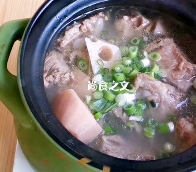 Wuhan People's Favorite Ribs and Lotus Root Soup recipe