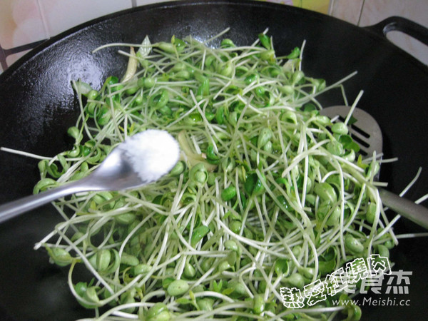 Vegetarian Stir-fried Black Bean Sprouts recipe