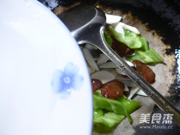 Stir-fried Spicy Sausage with Hot Pepper recipe