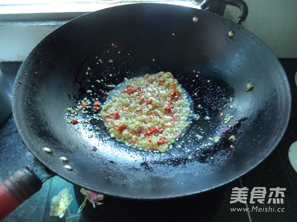 Steamed Fish with Yellow Pepper recipe