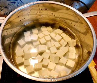 Stewed Pen Tube Fish with Cabbage and Tofu recipe