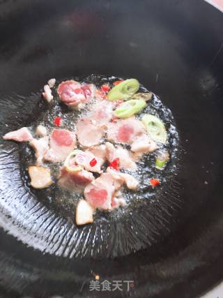 Loofah Stir-fried Pork recipe
