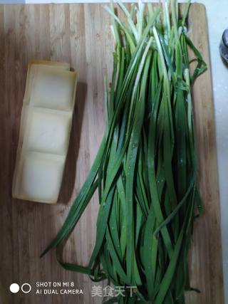 Stir-fried Bean Curd with Leek recipe