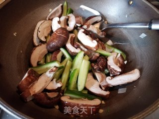 Stir-fried Baiye Tofu with Mushrooms and Cucumbers recipe