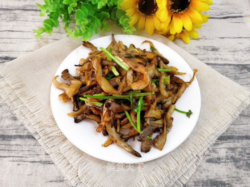 Spicy Stir-fried Pleurotus with Cumin recipe