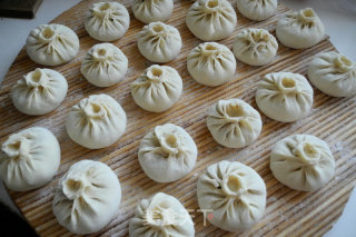 Pork Buns with Cabbage and Sea Rice recipe