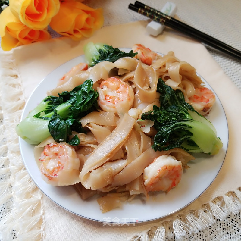 Stir-fried Hor Fun with Green Vegetables and Shrimp recipe