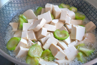 Loofah Stewed Tofu recipe