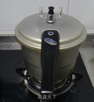 Private Kitchen-secret Garlic Pork Trotters recipe