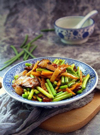 Stir-fried Bacon with Spring Bamboo Shoots and Garlic Moss recipe
