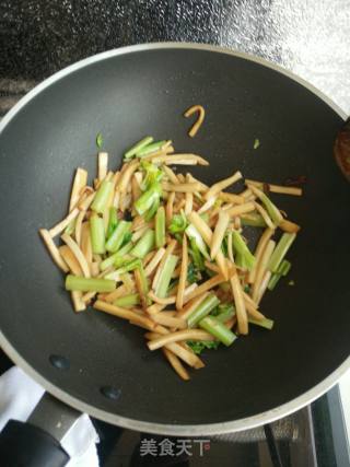 Stir-fried Celery with Pleurotus Eryngii recipe