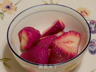 Strawberry Milkshake-cool in Summer recipe