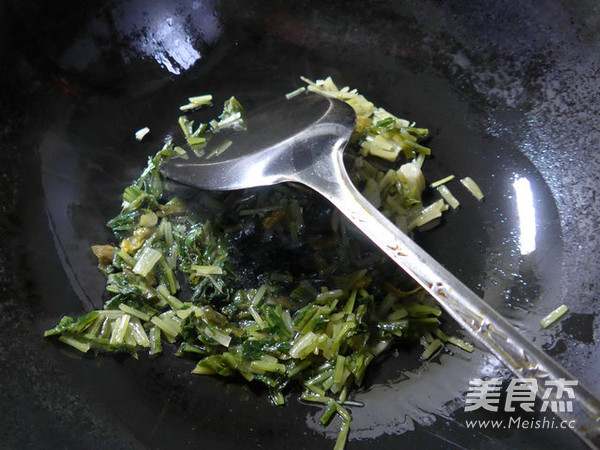 Stir-fried Meibei with Pickled Vegetables recipe