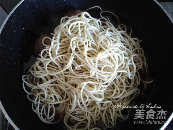 Braised Pork Lion Head Noodle Soup recipe