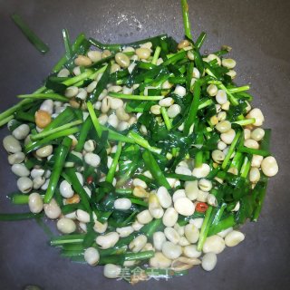 Stir-fried Broad Beans with Leek recipe