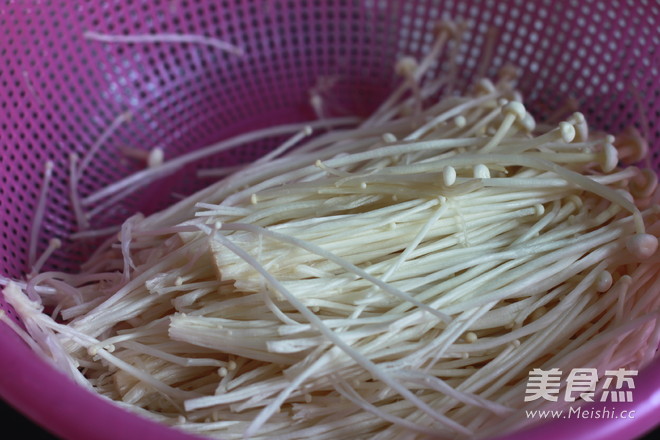 Enoki Mushroom and Seaweed Soup recipe