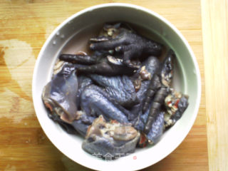 Astragalus and Chinese Wolfberry Black Chicken Soup recipe