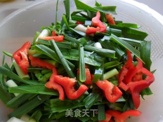 Stir-fried Pork with Garlic Leaves recipe