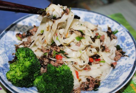 Noodles with Minced Pork and Olives recipe