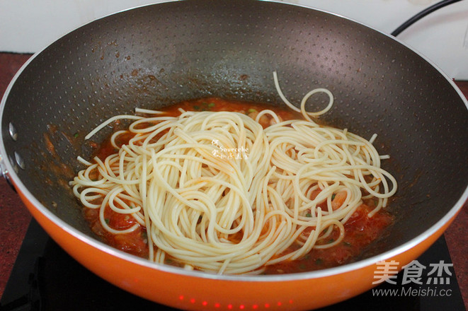 Spaghetti with Shrimp and Tomato Sauce recipe