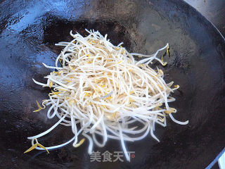 Purple Cabbage Fried with Silver Buds recipe