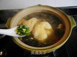 Stewed Hen with Boletus and Winter Bamboo Shoots recipe