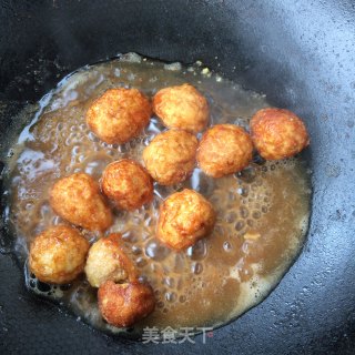 Braised Broccoli with Tomato Sauce and Quail Eggs recipe