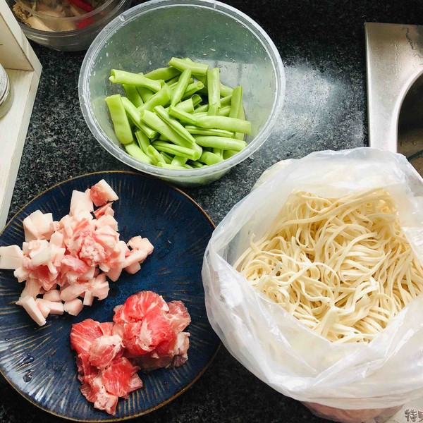 Braised Noodles with Beans recipe