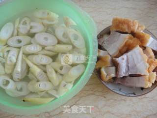 Braised Bamboo Shoots with Oily Pork recipe