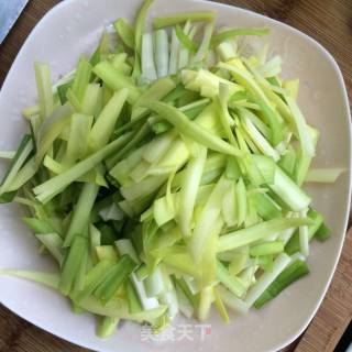 Stir-fried Bean Curd with Chives recipe