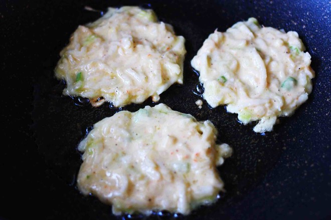 Shredded Radish and Shrimp Crust Omelette recipe