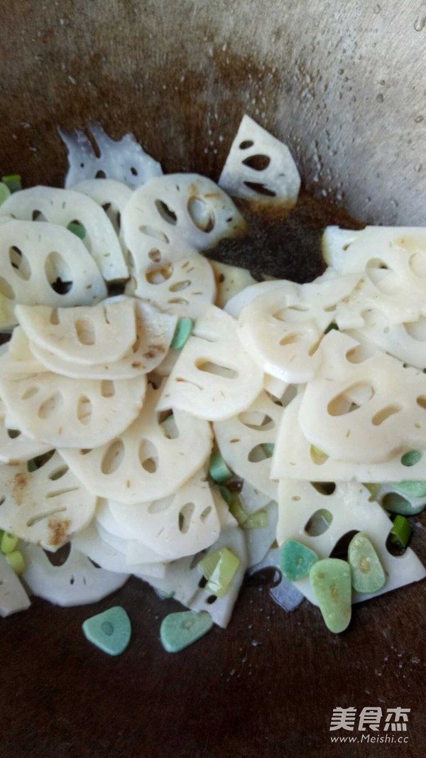 Fried Lotus Root Slices with Laba Garlic recipe