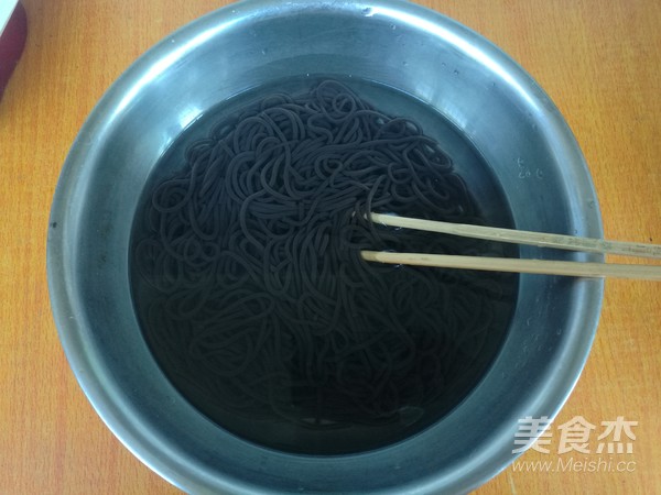 Appetizer-hot and Sour Fern Root Noodles recipe