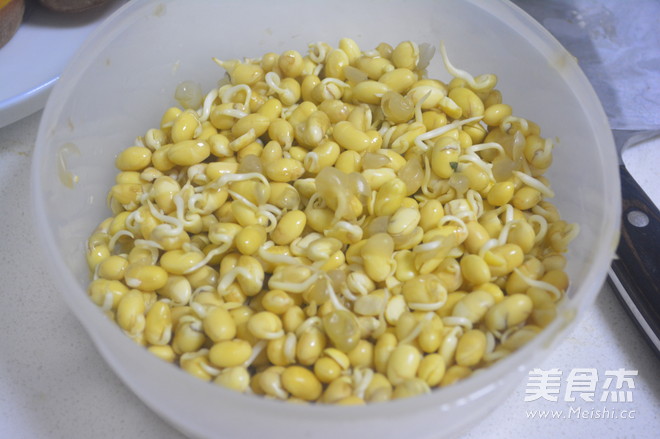 Cucumber Mixed with Soybean Sprouts recipe