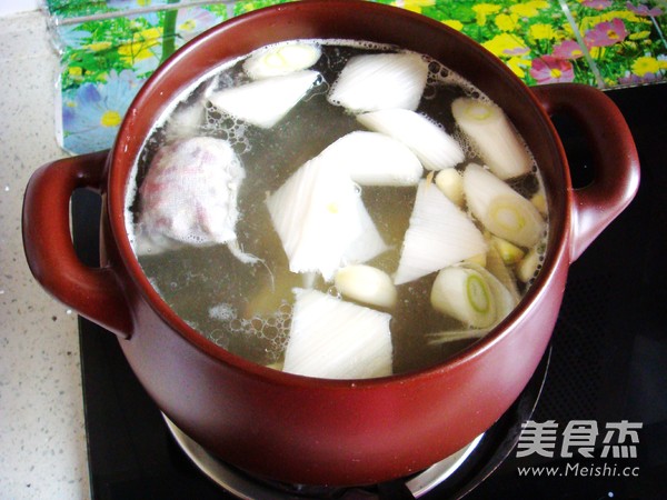 Stewed Pork Ribs with Mushroom Soup recipe