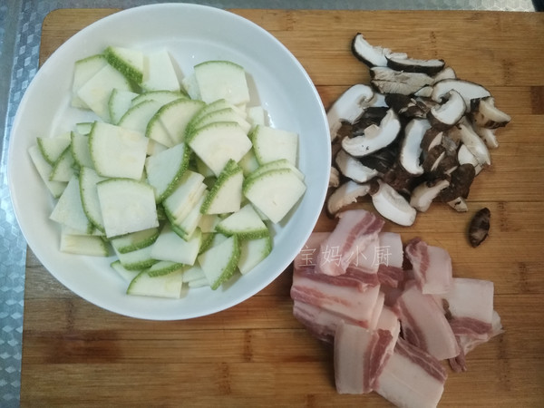 Zucchini Pork and Grilled Shiitake Mushrooms recipe