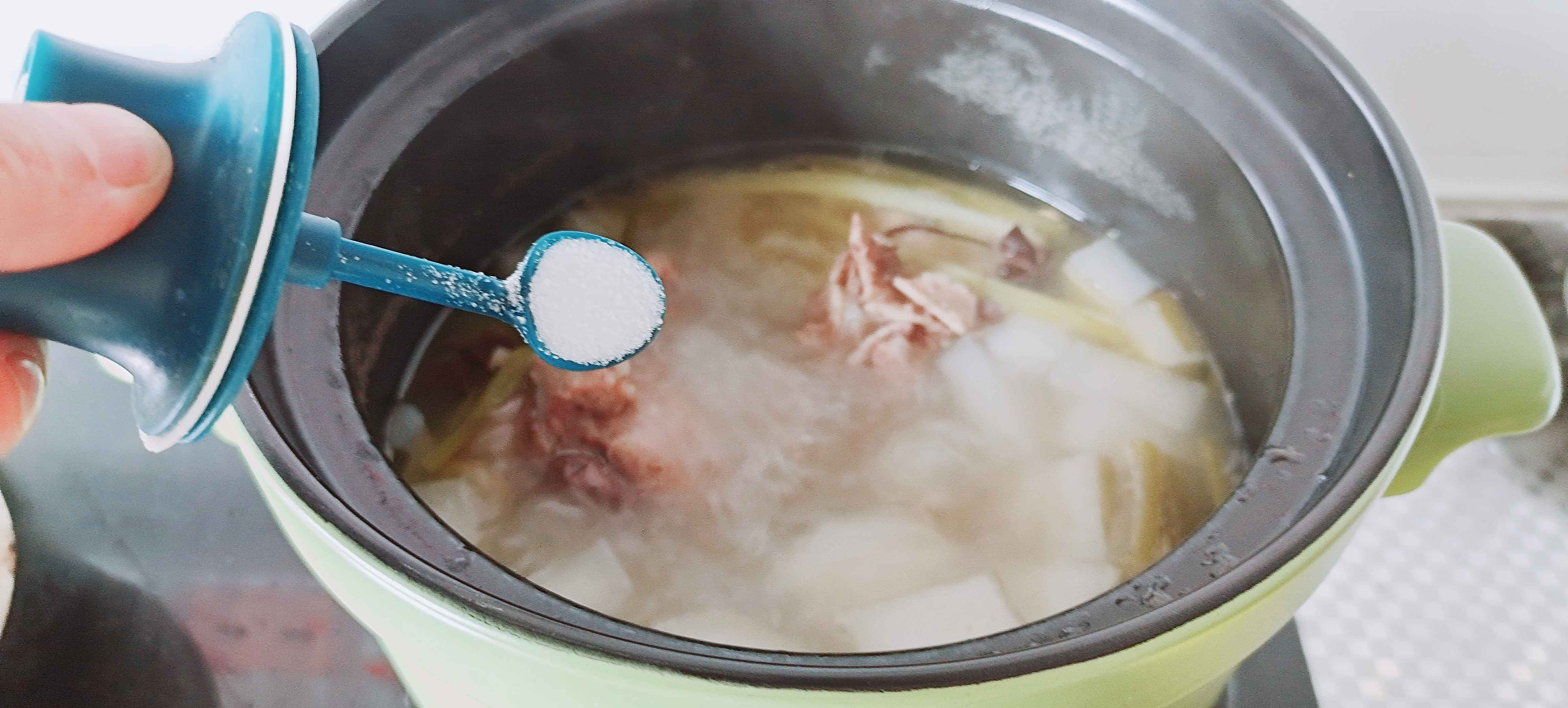 A Nourishing Product for Autumn and Winter...white Radish Bone Soup recipe