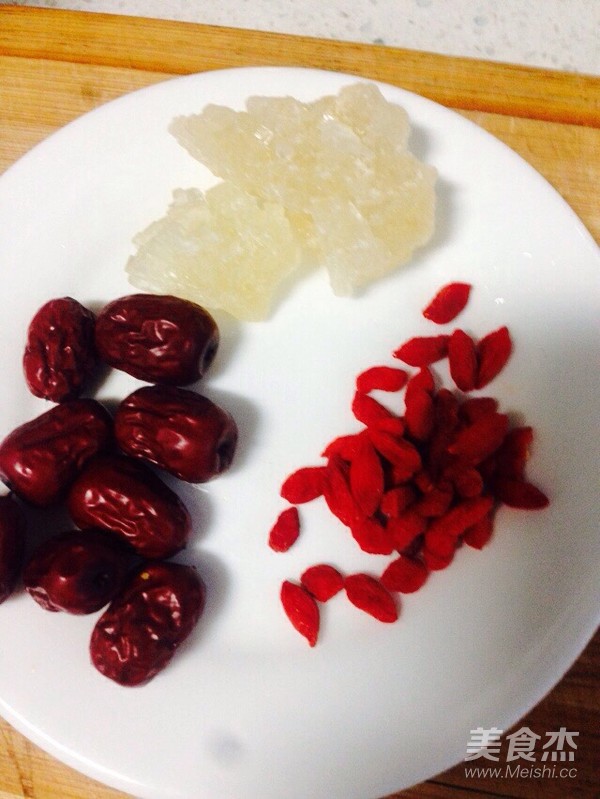 Red Dates, Wolfberry, Red Beans, Peanuts and Red Rice Porridge recipe