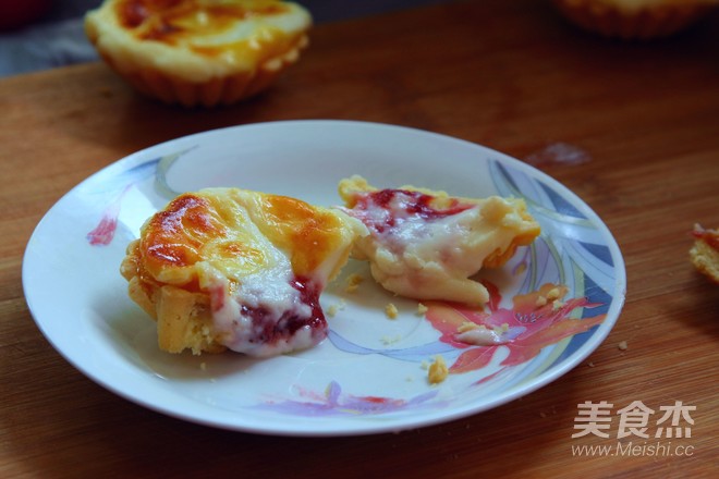 Cheese Tart with Strawberry Sauce recipe