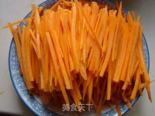 Stir-fried Noodles with Carrots recipe