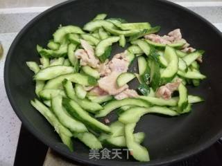Cucumber Fried Pork Slices recipe