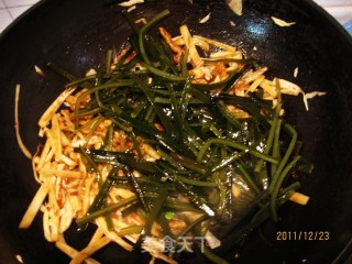 Stir-fried Kelp and Cabbage with Soy Sauce recipe