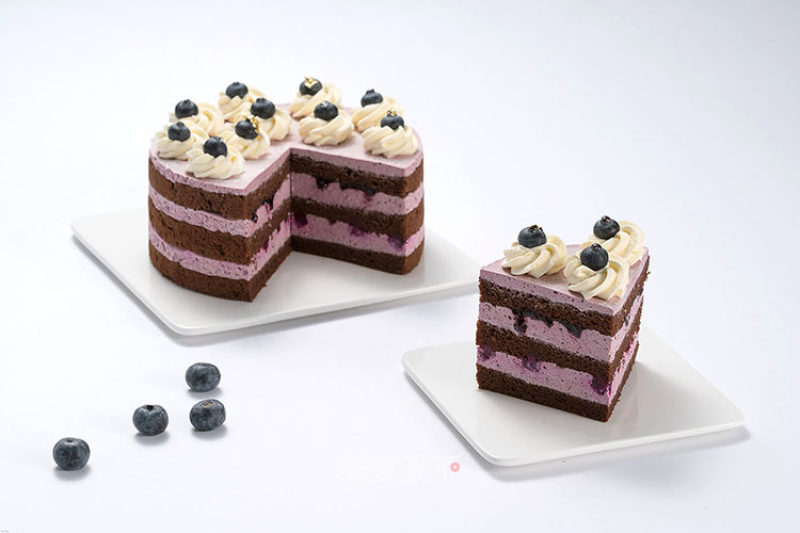 Chocolate Blueberry Naked Cake recipe