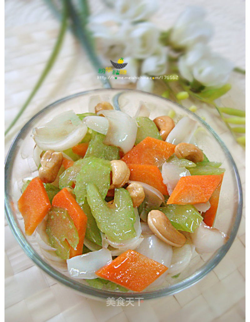 Stir-fried Cashew Nuts with Celery and Lily recipe
