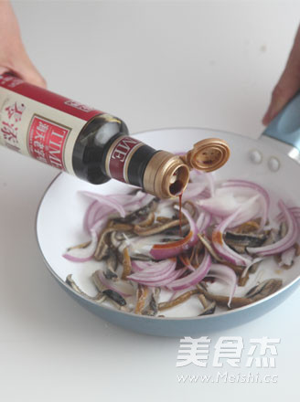 Stir-fried Eel with Onion recipe