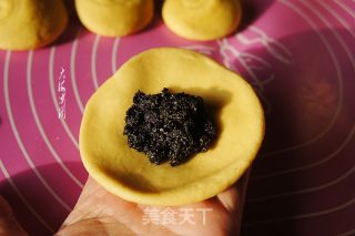 Oatmeal Cake with Black Sesame Filling recipe
