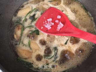 Beer-boiled Mushrooms and Potatoes Chicken Wings recipe