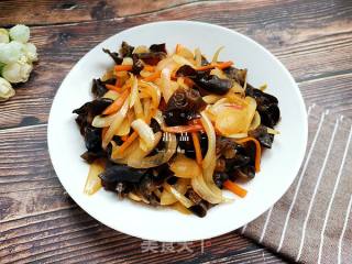 #快手素菜#carrots and Fungus Fried with Onions recipe